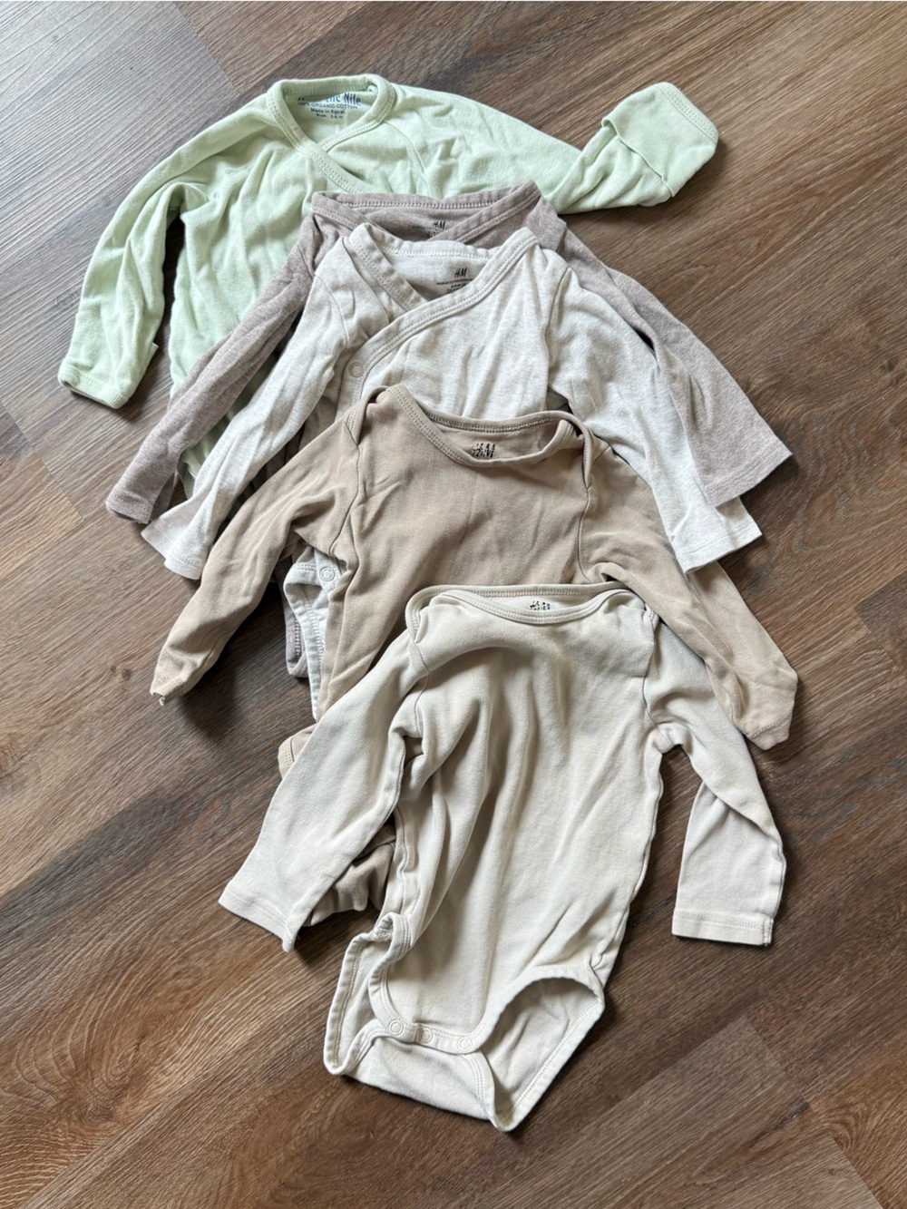 H&M - QTY: 5 - Baby Bodysuit Set in Cream, Light Brown and Light Green (3-6M)
